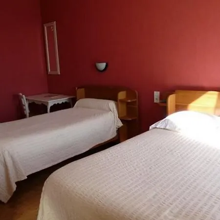 Hotel-restaurant Du Commerce ホテル オーブレヴィル